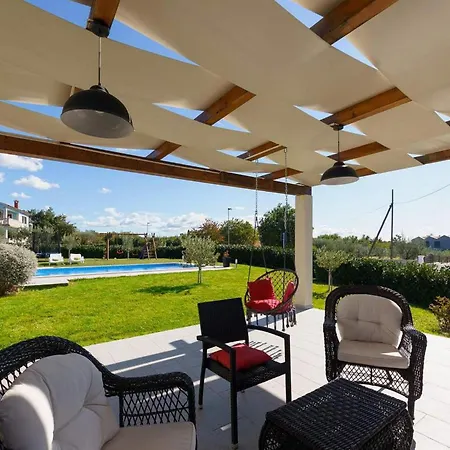 Landa Holiday home Labinci