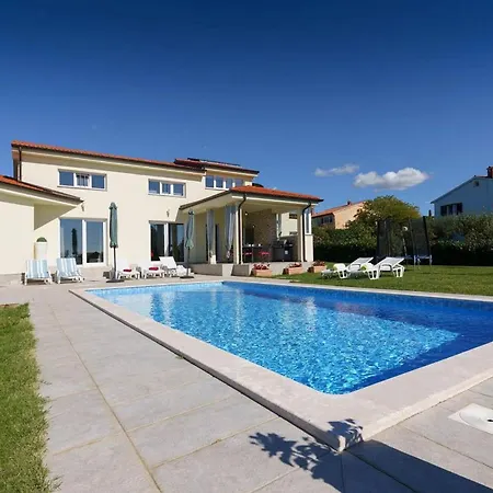 Holiday home Landa Labinci